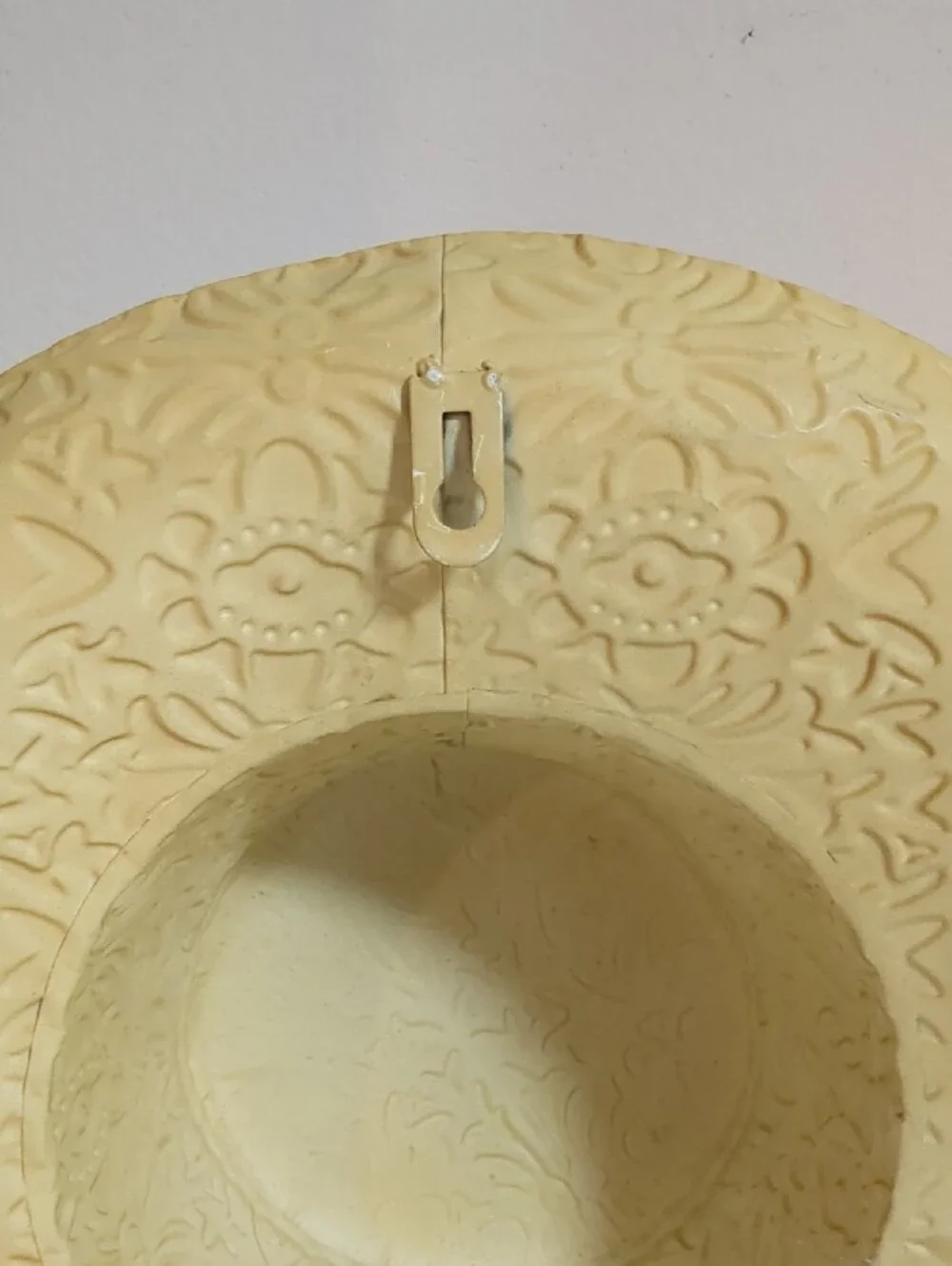 Decorative Creamy Yellow Wall Hook Rack with Embossed Pattern